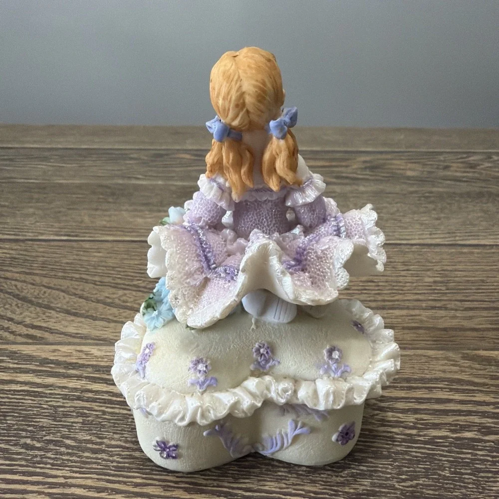 VTG Purple Girl Figure Heart Keepsake Jewelry Trinket Ring Box Gorgeous!